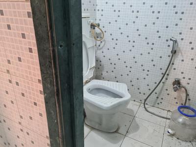 Bathroom Image of 650 Sq.ft 1 BHK Apartment / Flat for rent in SpaghettiComplex, Kharghar Navi Mumbai for Rs. 20000