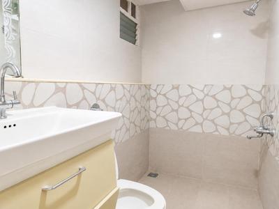 Alpine Viva Bathroom Two 3