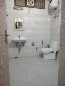 Bedroom Two Image of 2200 Sq.ft 3 BHK Apartment / Flat for rent in DDA Flats Vasant Kunj, Vasant Kunj New Delhi for Rs. 84000