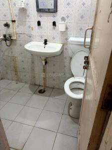 Bathroom Image of 350 Sq.ft 1 RK Builder Floor for rent in Sector 29 Noida for Rs. 15035