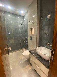 Bathroom Image of 900 Sq.ft 2 BHK Independent House for rent in Subhash Nagar New Delhi for Rs. 38500