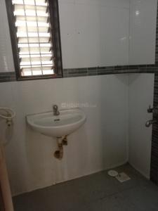 Bathroom Image of 800 Sq.ft 1 BHK Apartment / Flat for rent in Sangamvadi Pune for Rs. 30000