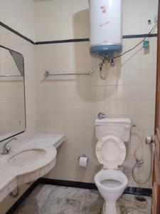 Common Bathroom Image of 400 Sq.ft 1 RK Apartment / Flat for rent in Indira Nagar Bengaluru for Rs. 25000