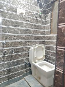 Common Bathroom Image of 300 Sq.ft 1 RK Apartment / Flat for rent in Katwaria Sarai New Delhi for Rs. 10000