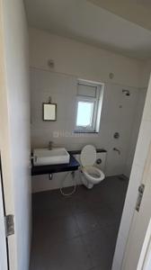 Bathroom Image of 570 Sq.ft 2 BHK Apartment / Flat for rent in Godrej Infinity, Mundhwa Pune for Rs. 38000