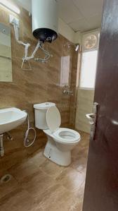 Bathroom Image of 2140 Sq.ft 4 BHK Apartment / Flat for sale in Phase 2 Noida for Rs. 28000000