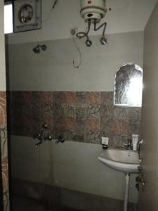 Bathroom Image of 1100 Sq.ft 2 BHK Builder Floor for rent in Mayur Residency, Indira Nagar Lucknow for Rs. 19000