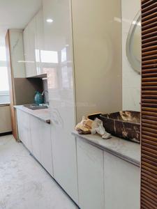 Kitchen Image of 1800 Sq.ft 3 BHK Apartment / Flat for rent in Varun Apartments, Sector 62 Noida for Rs. 40000
