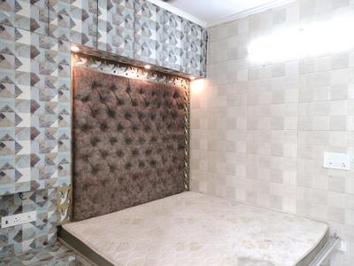 Bedroom Image of 915 Sq.ft 3 BHK Builder Floor for sale in Shiv Park New Delhi for Rs. 7000000