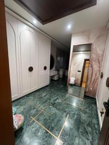 Bathroom Image of 7000 Sq.ft 4.5 BHK Independent House for sale in Turner Road Dehradun for Rs. 65000000