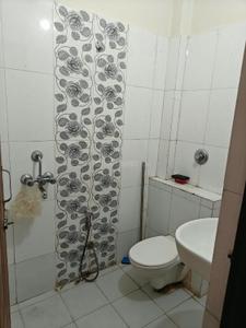 Bathroom Image of 1100 Sq.ft 2 BHK Apartment / Flat for rent in Muthi Ganj Allahabad for Rs. 18000