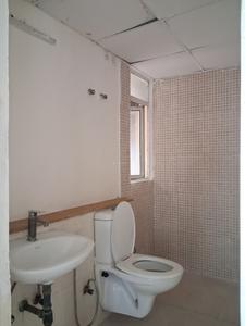 Common Bathroom Image of 950 Sq.ft 2 BHK Apartment / Flat for sale in Jaypee Kosmos, Sector 134 Noida for Rs. 7800000