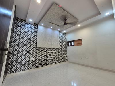 Bedroom Image of 1500 Sq.ft 3 BHK Builder Floor for rent in Mansarover Garden New Delhi for Rs. 40000