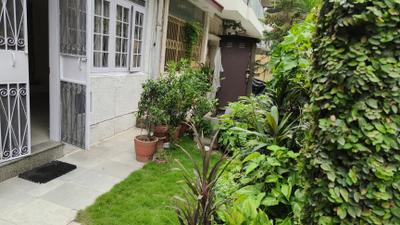 Balcony Image of 1600 Sq.ft 3 BHK Duplex for rent in DDA Sector C Pocket 6, Vasant Kunj New Delhi for Rs. 78000