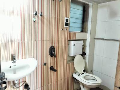 Bathroom Image of 600 Sq.ft 1 BHK Apartment / Flat for sale in Dahisar West Mumbai for Rs. 11000000