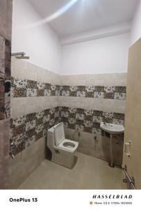 Bathroom Image of 2200 Sq.ft 4 BHK Independent House for rent in Rajajipuram Lucknow for Rs. 14000