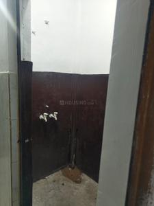 Bathroom Image of 1000 Sq.ft 3 BHK Builder Floor for rent in Alambagh Lucknow for Rs. 6500
