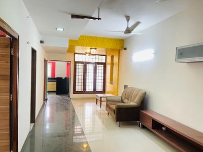Living Room Image of 1322 Sq.ft 2 BHK Apartment / Flat for rent in Shyamal Ahmedabad for Rs. 25000