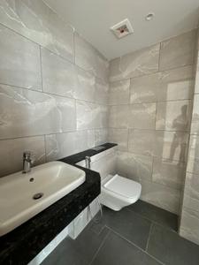 Bathroom Image of 2500 Sq.ft 4 BHK Apartment / Flat for sale in Rustomjee Crown, Prabhadevi Mumbai for Rs. 200000000