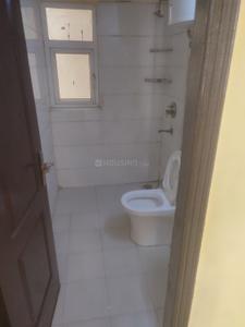Bathroom Image of 1000 Sq.ft 2.5 BHK Apartment / Flat for sale in Amrapali Princely Estate, Sector 76 Noida for Rs. 9200000