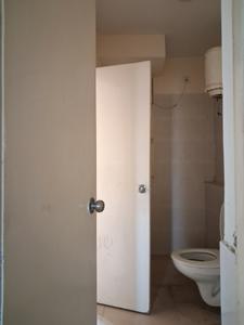 Common Bathroom Image of 2465 Sq.ft 4 BHK Apartment / Flat for sale in Jaypee Klassic , Bajidpur Noida for Rs. 25600000