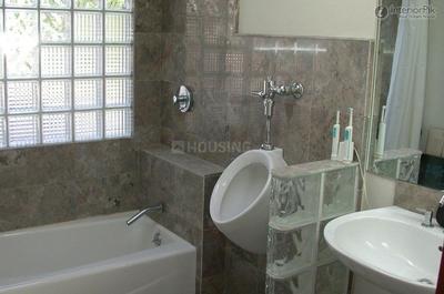 Bathroom Image of 1800 Sq.ft 3 BHK Apartment / Flat for sale in Andheri West Mumbai for Rs. 65000000