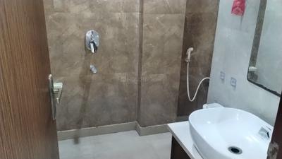 Bathroom Image of 400 Sq.ft 1 RK Apartment / Flat for rent in Sector 122 Noida for Rs. 20500