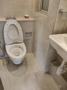 Common Bathroom Image of 650 Sq.ft 1 BHK Apartment / Flat for sale in Hiranandani Regent Hill A B C D And E Wing, Powai Mumbai for Rs. 18900000