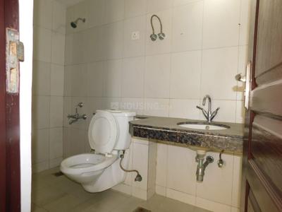 Bathroom Image of 1398 Sq.ft 2.5 BHK Apartment / Flat for rent in The 3C Lotus Boulevard, Sector 100 Noida for Rs. 38500