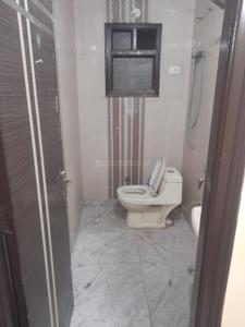 Bathroom Image of 750 Sq.ft 2 BHK Builder Floor for rent in Preet Vihar New Delhi for Rs. 16000