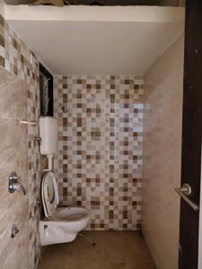 Common Bathroom Image of 720 Sq.ft 2 BHK Apartment / Flat for rent in Puraniks Tokyo Bay, Kasarvadavali Thane for Rs. 27500