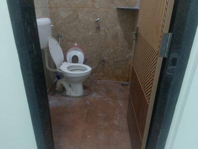 Bathroom Image of 680 Sq.ft 1 BHK Apartment / Flat for rent in Scheme No 140 Indore for Rs. 12500