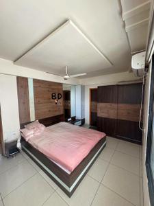 Bedroom Image of 3500 Sq.ft 3 BHK Apartment / Flat for rent in Shivalay Sky Elegante, Motera Ahmedabad for Rs. 35000