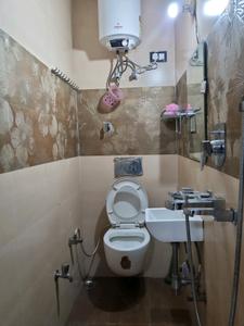 Common Bathroom Image of 1200 Sq.ft 2 BHK Builder Floor for rent in Janakpuri New Delhi for Rs. 26000