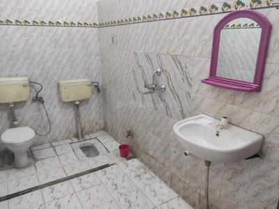 Bathroom Image of 1000 Sq.ft 3 BHK Builder Floor for rent in Chargawa Gorakhpur for Rs. 15000