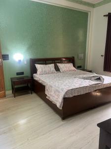 Bedroom Image of 1200 Sq.ft 2.5 BHK Builder Floor for rent in Arjun Nagar New Delhi for Rs. 70000