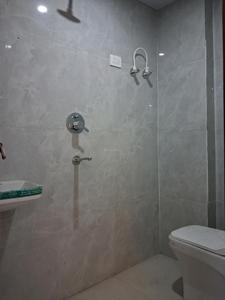 Common Bathroom Image of 980 Sq.ft 2 BHK Apartment / Flat for sale in GCM Gomati Apartment, Sector 49 Noida for Rs. 3800000