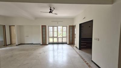 4 BHK Semi Furnished Flat