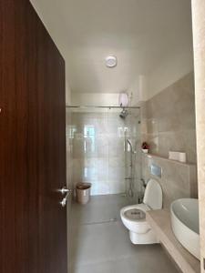 Bathroom Image of 1050 Sq.ft 2 BHK Apartment / Flat for sale in L And T Seawoods Residences, Seawoods Navi Mumbai for Rs. 28500000
