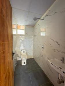 Bathroom Image of 1370 Sq.ft 3 BHK Apartment / Flat for sale in Vaishali Nagar Extension Jaipur for Rs. 6500000