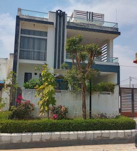 5 BHK Independent House