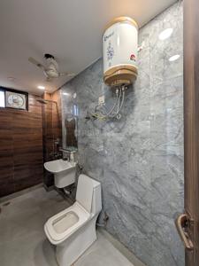 Image of 900 Sq.ft 2 BHK Builder Floor for rent in Rajouri Garden, New Delhi for Rs. 31000