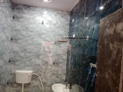 Bathroom Image of 600 Sq.ft 2 BHK Builder Floor for rent in Indira Nagar Lucknow for Rs. 15000