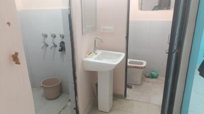 Bathroom Image of 700 Sq.ft 1 BHK Apartment / Flat for sale in UPAVP Brahmputra Enclave, Siddharth Vihar Ghaziabad for Rs. 4000000