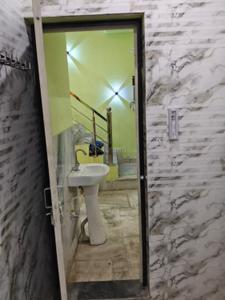 Bathroom Image of 700 Sq.ft 2 BHK Builder Floor for rent in Naubasta Kanpur for Rs. 8500