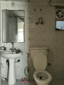 Common Bathroom Image of 1385 Sq.ft 3 BHK Apartment / Flat for sale in Gaur City 2 16th Avenue, Noida Extension Greater Noida for Rs. 11800000