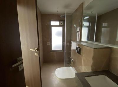 Bathroom Image of 800 Sq.ft 2 BHK Apartment / Flat for rent in Piramal Aranya, Byculla Mumbai for Rs. 140000