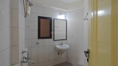 Bathroom Image of 600 Sq.ft 1 BHK Apartment / Flat for rent in Hiranandani Canosa, Hiranandani Estate Thane for Rs. 30000