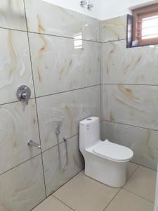 Bathroom Image of 2512 Sq.ft 6 BHK Independent House for rent in Thrippunithura Kochi for Rs. 52000