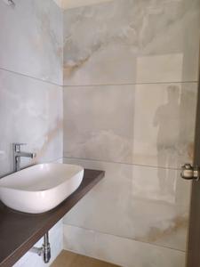 Bedroom Three Image of 1050 Sq.ft 3 BHK Apartment / Flat for sale in RJ Ratanadeep, Goregaon East Mumbai for Rs. 24500000